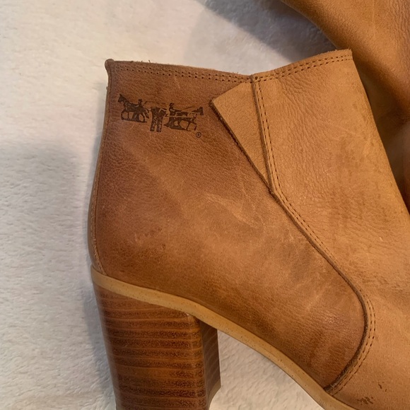 Levi’s women leather ankle booties - Picture 3 of 10